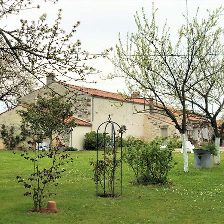 Du Côté de l'Ombrière Acomodação com café da manhã Geay  Exterior foto